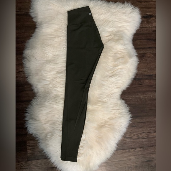 New HR Lululemon Tights 6 ( fit 4-6) - Picture 3 of 7